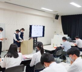 2nd grade students in the Science Course interim presentation about “Super Science Research”