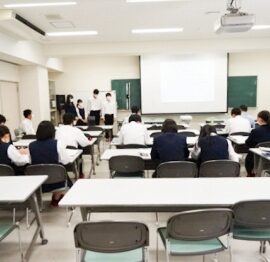 2nd grade students in the Humanities Course interim presentation about “Super Science Research”