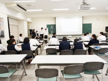 2nd grade students in the Humanities Course interim presentation about “Super Science Research”