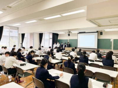 2nd grade students in the Science and Mathematics Course interim presentation about “Super Science Research”