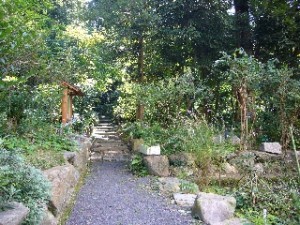 久徴園の入り口付近